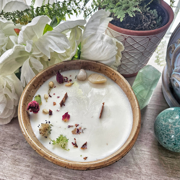 24 oz. White Gold Candle in a Ceramic Vessel ~ Honeysuckle, Rose, Jasmine, Bergamot, Orange, Woods & Musk