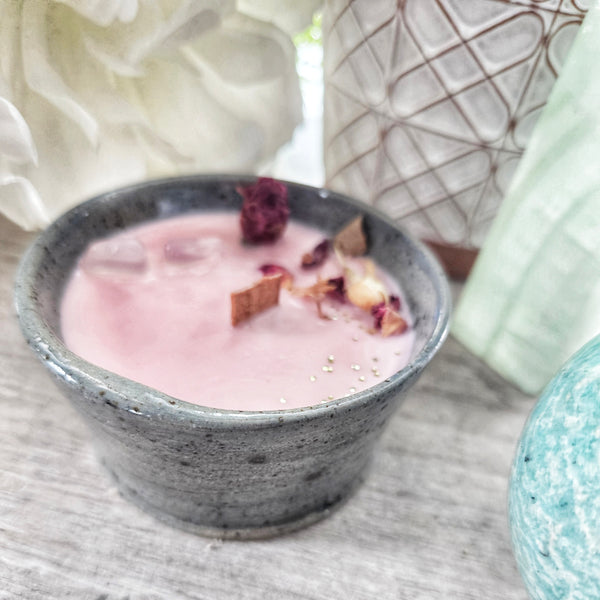 2 oz. Enchantress Candle in a Ceramic Vessel ~ Sweet Peaches