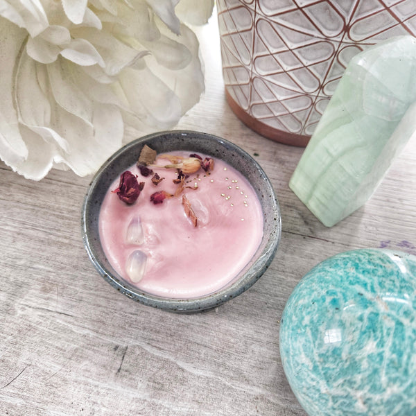 2 oz. Enchantress Candle in a Ceramic Vessel ~ Sweet Peaches
