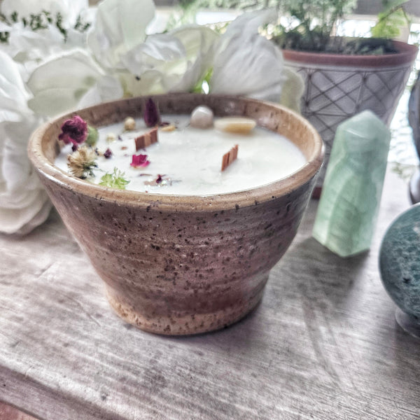 24 oz. White Gold Candle in a Ceramic Vessel ~ Honeysuckle, Rose, Jasmine, Bergamot, Orange, Woods & Musk