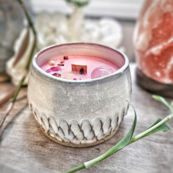 15 oz. Aphrodite Candle in a Ceramic Vessel ~ Vanilla