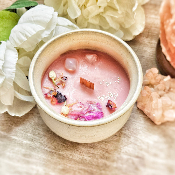 9 oz. Enchantress Candle in a Ceramic Vessel ~ Sweet Peaches