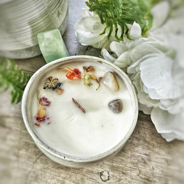 23 oz. White Gold Candle in a Ceramic Vessel ~ Honeysuckle, Rose, Jasmine, Bergamot, Orange, Woods & Musk